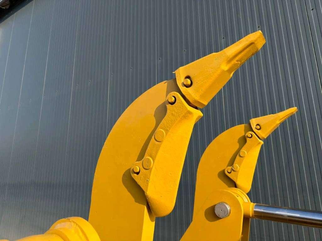 Caterpillar D8 Multi Shank Ripper Photo 8