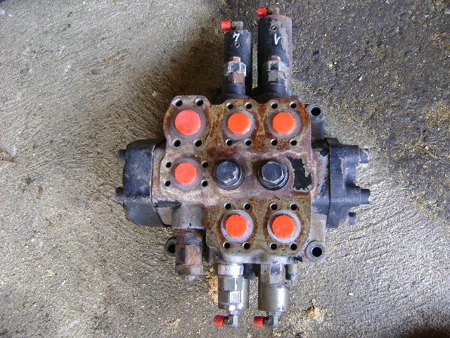 Distributeur hydraulique pour Fiat Hitachi W 190 Evolution Photo 1