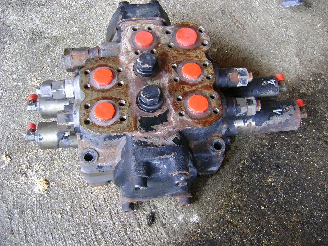 Distributeur hydraulique pour Fiat Hitachi W 190 Evolution Photo 2