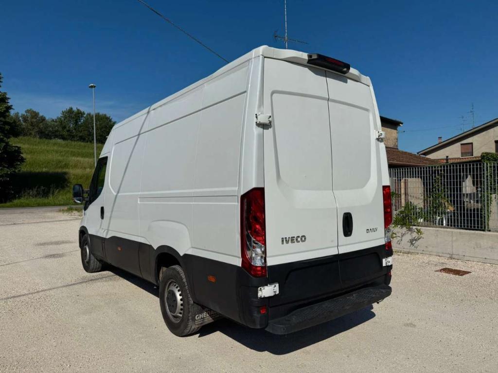 Iveco Daily 35S14 Photo 3