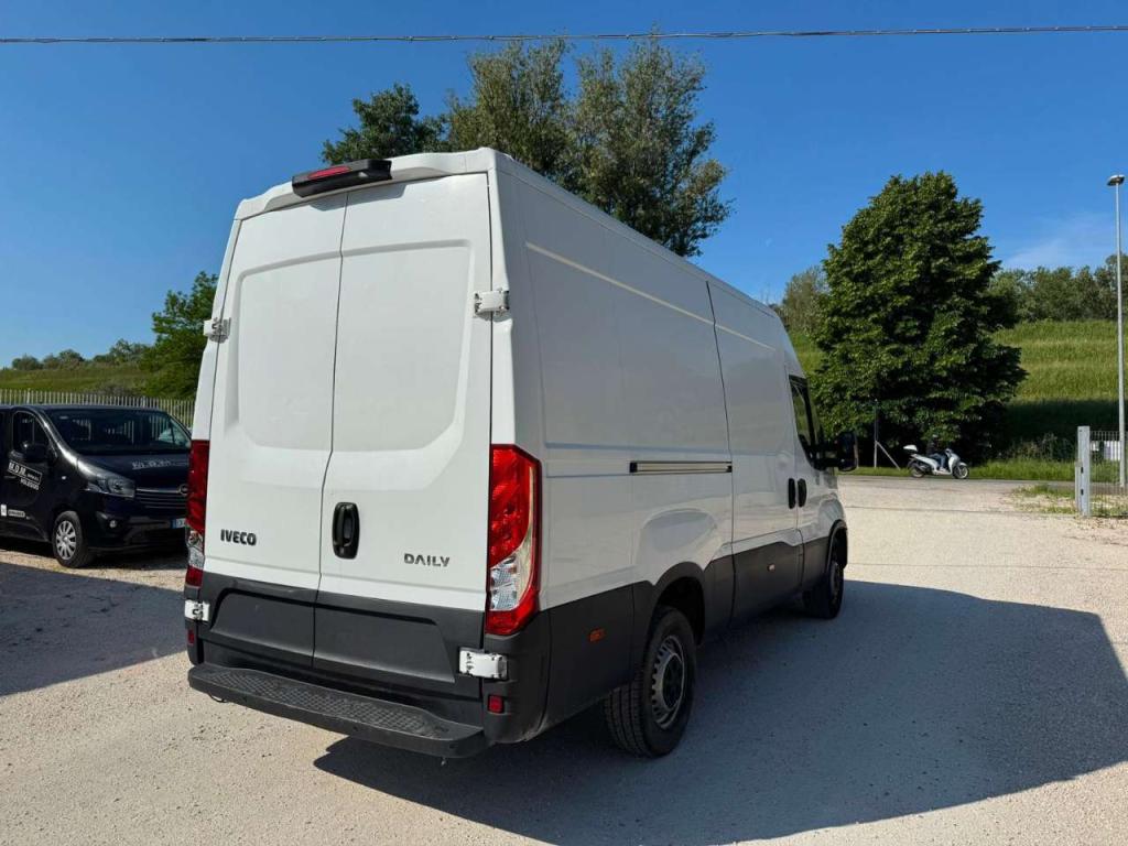Iveco Daily 35S14 Photo 4