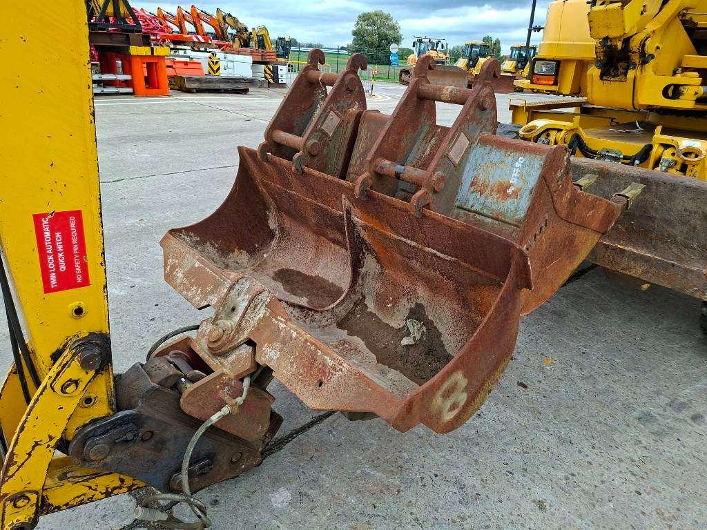 Komatsu PW 118 MR-8 (+ 3 buckets) Photo 21