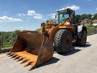 Case 821C en vente par Cioria Tractor Srls