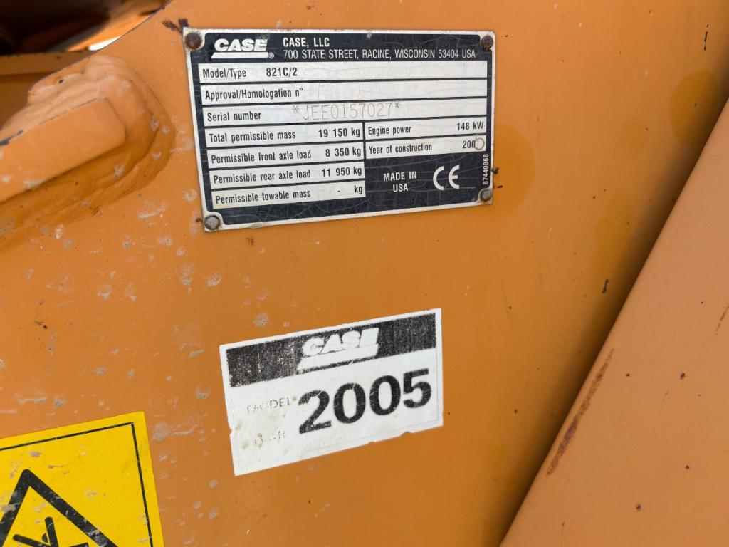 Case 821C Photo 9