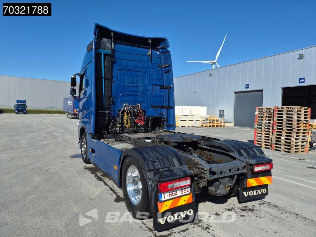 Volvo FH 420 4X2 Photo 2