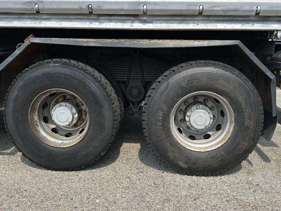 Renault Kerax 450 DXI 8x4 Photo 4