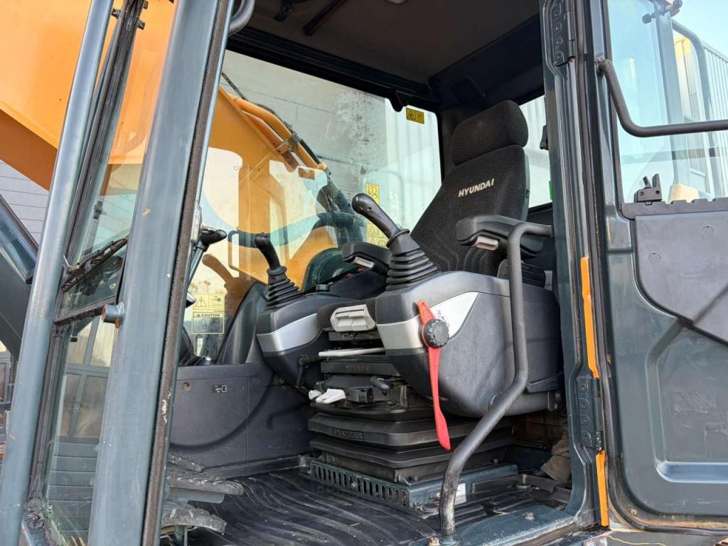Hyundai HX380L Photo 20