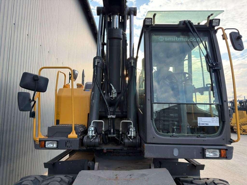 Volvo EW180E Photo 10