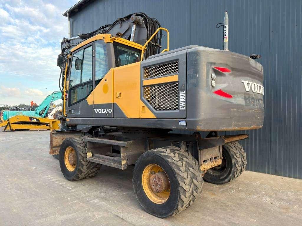 Volvo EW180E Photo 2