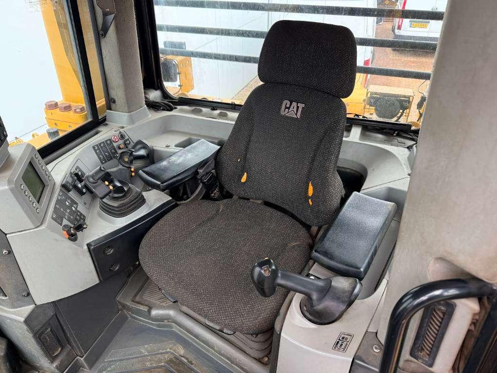 CAT D8T - GERMAN Machine / Ripper Photo 8
