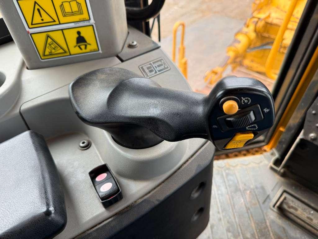 CAT D8T - GERMAN Machine / Ripper Photo 9