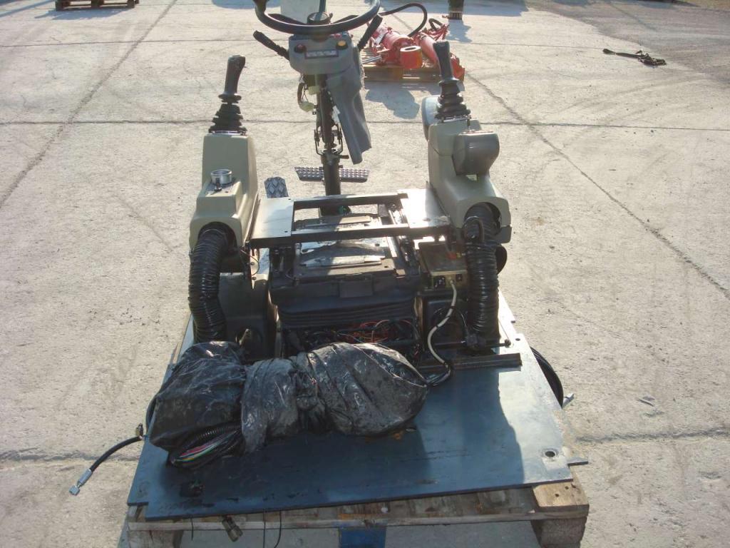 Sous-cabine avec servocommandes pour Fiat Hitachi 150W3 Photo 7