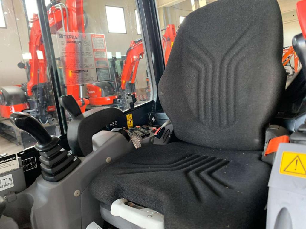 Kubota U27 Photo 8