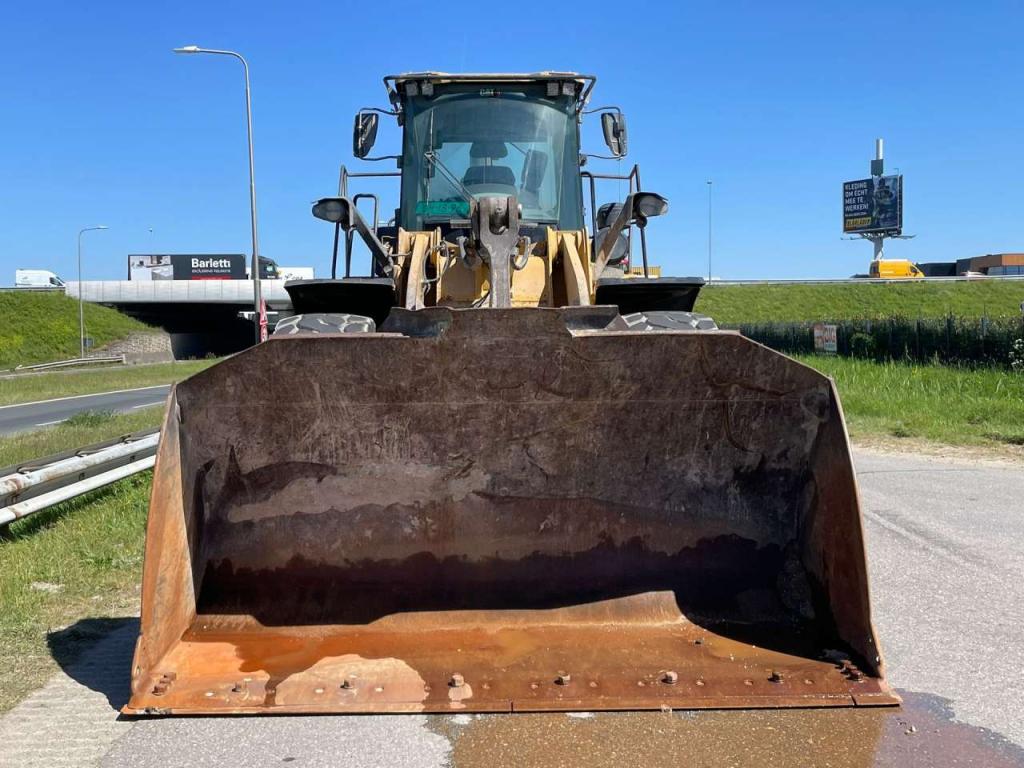 Caterpillar 966M Photo 8