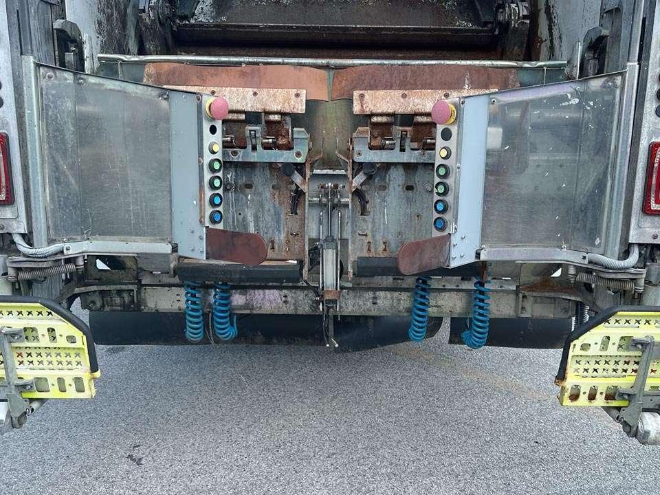 Iveco Stralis 330 6X2 Photo 12