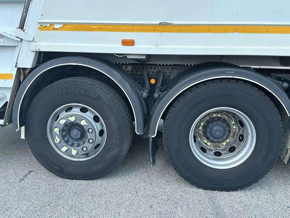 Iveco Stralis 330 6X2 Photo 13