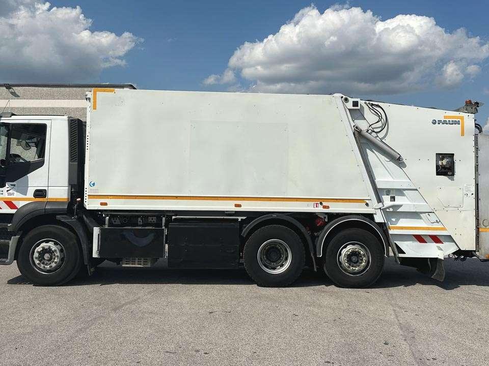 Iveco Stralis 330 6X2 Photo 2