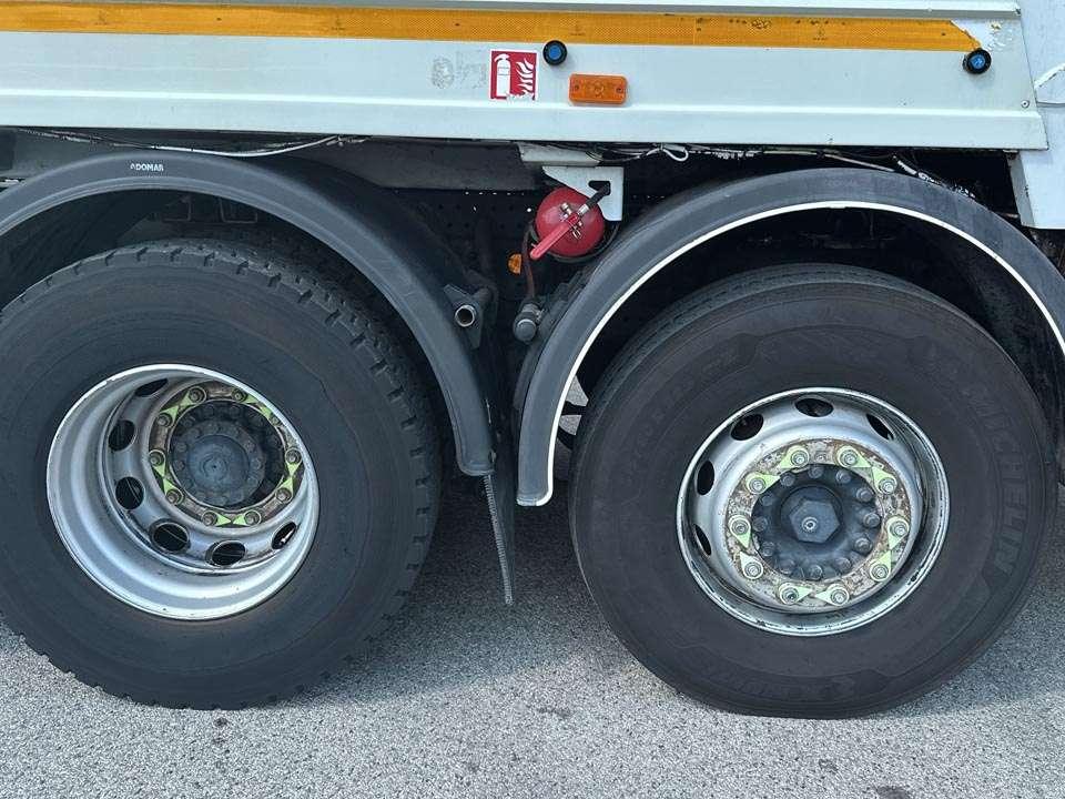 Iveco Stralis 330 6X2 Photo 7