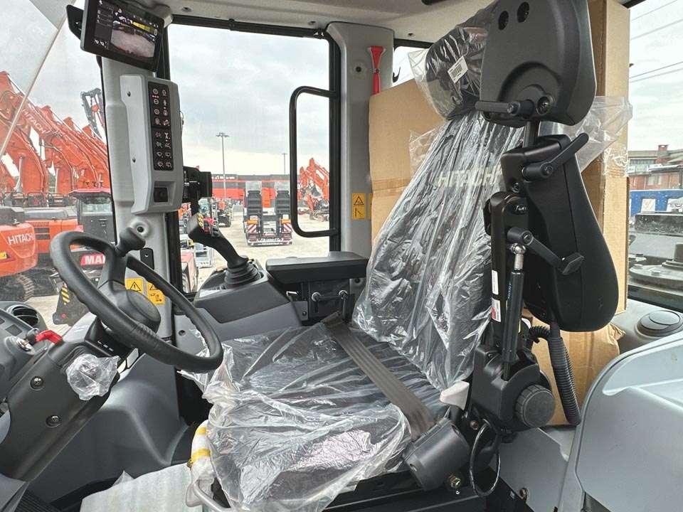 Hitachi ZW250-7 Photo 17
