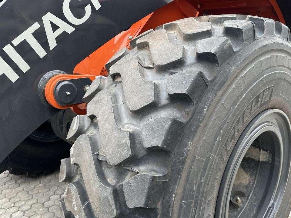 Hitachi ZW250-7 Photo 5