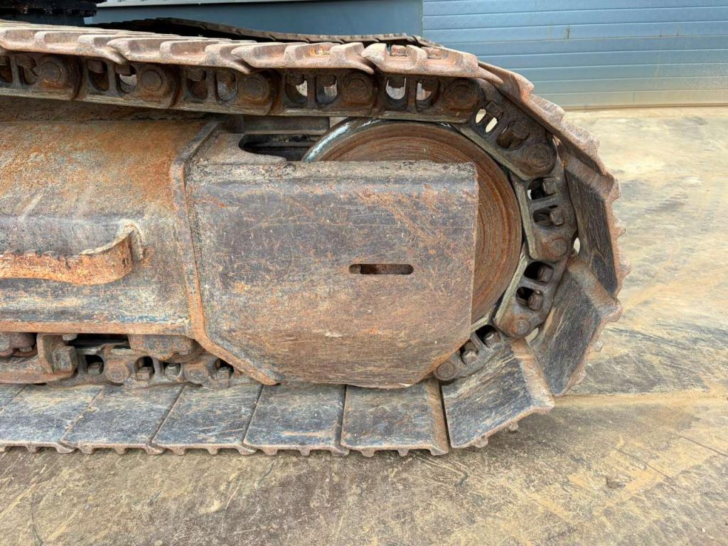 Hitachi ZX225US5LC Photo 15