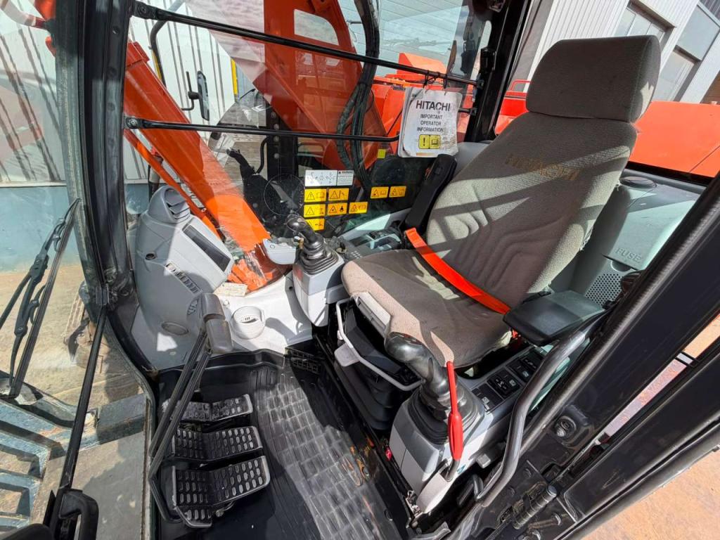 Hitachi ZX225US5LC Photo 20