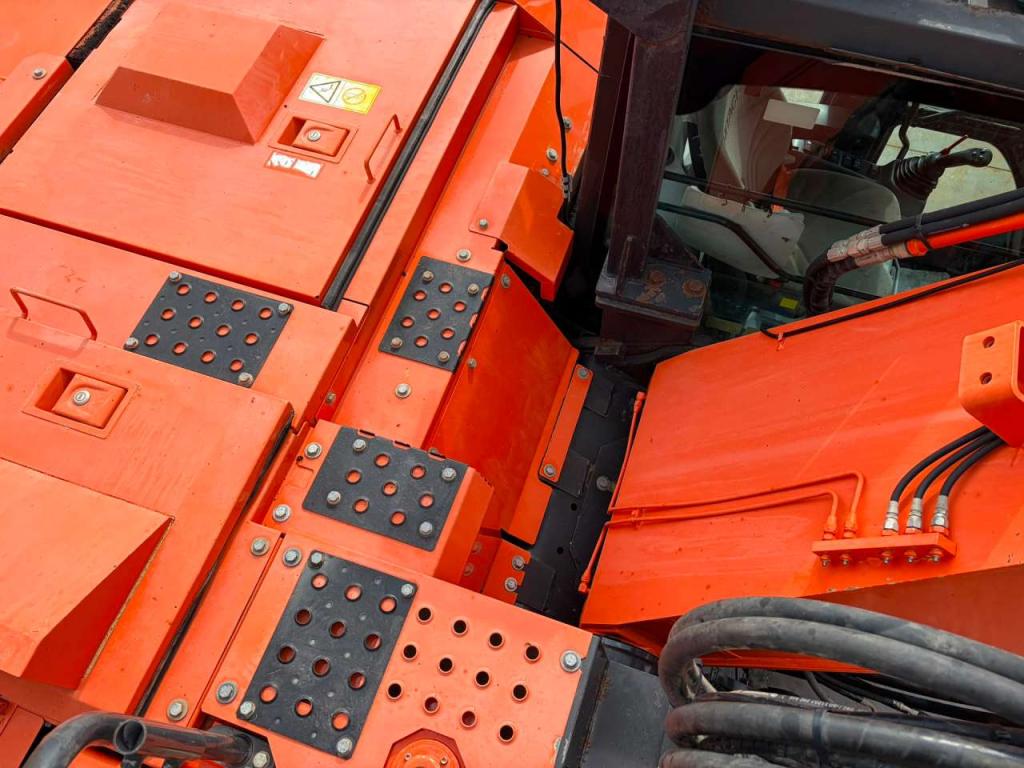 Hitachi ZX225US5LC Photo 27