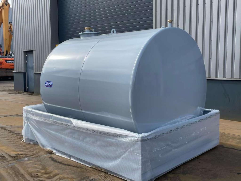 Emiliana Serbatoi TF9/50 9000Ltr fuel tank Photo 2