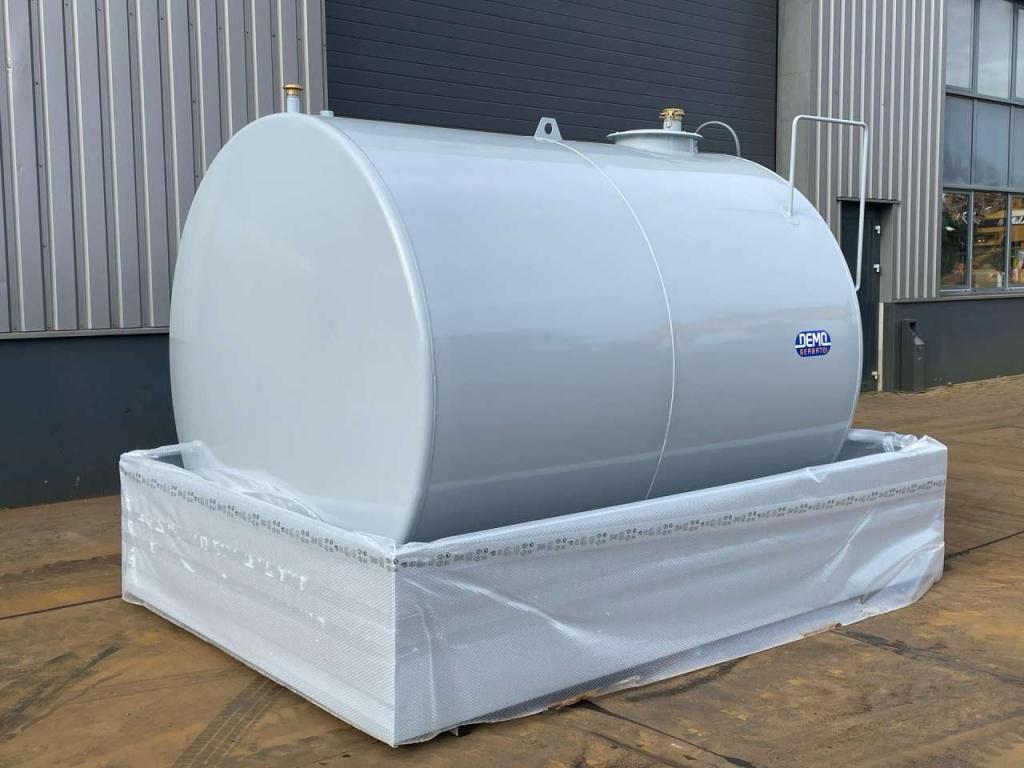 Emiliana Serbatoi TF9/50 9000Ltr fuel tank Photo 3
