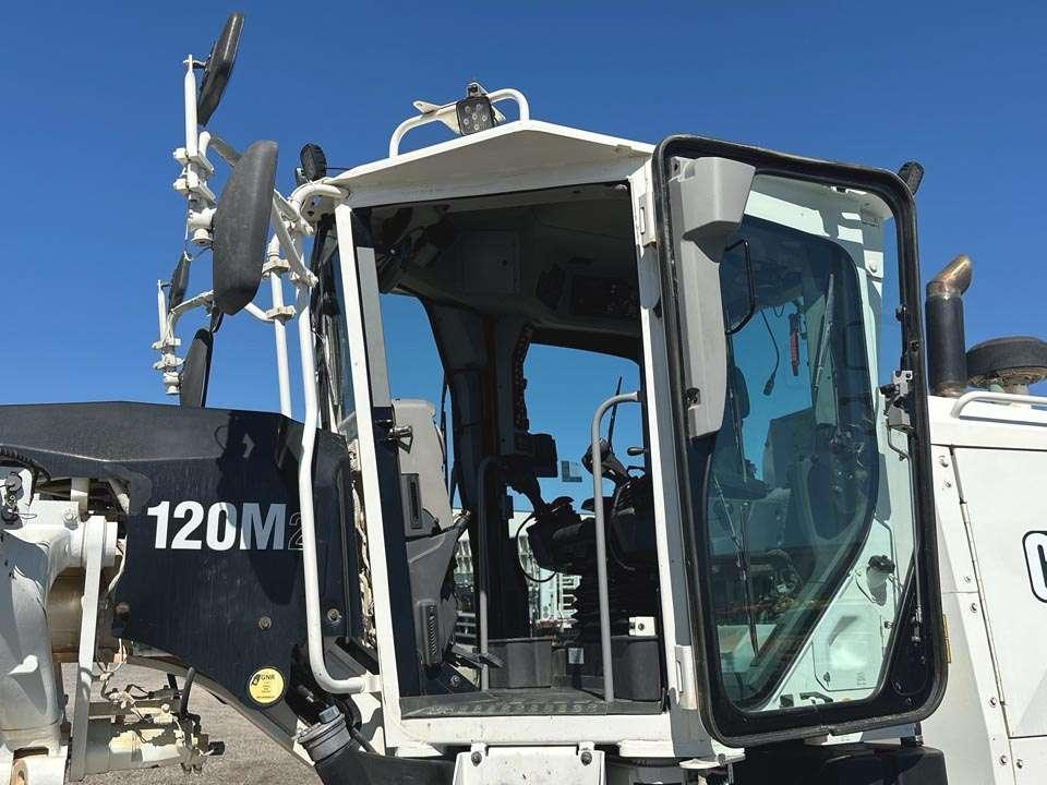 Caterpillar 120M2 Photo 14