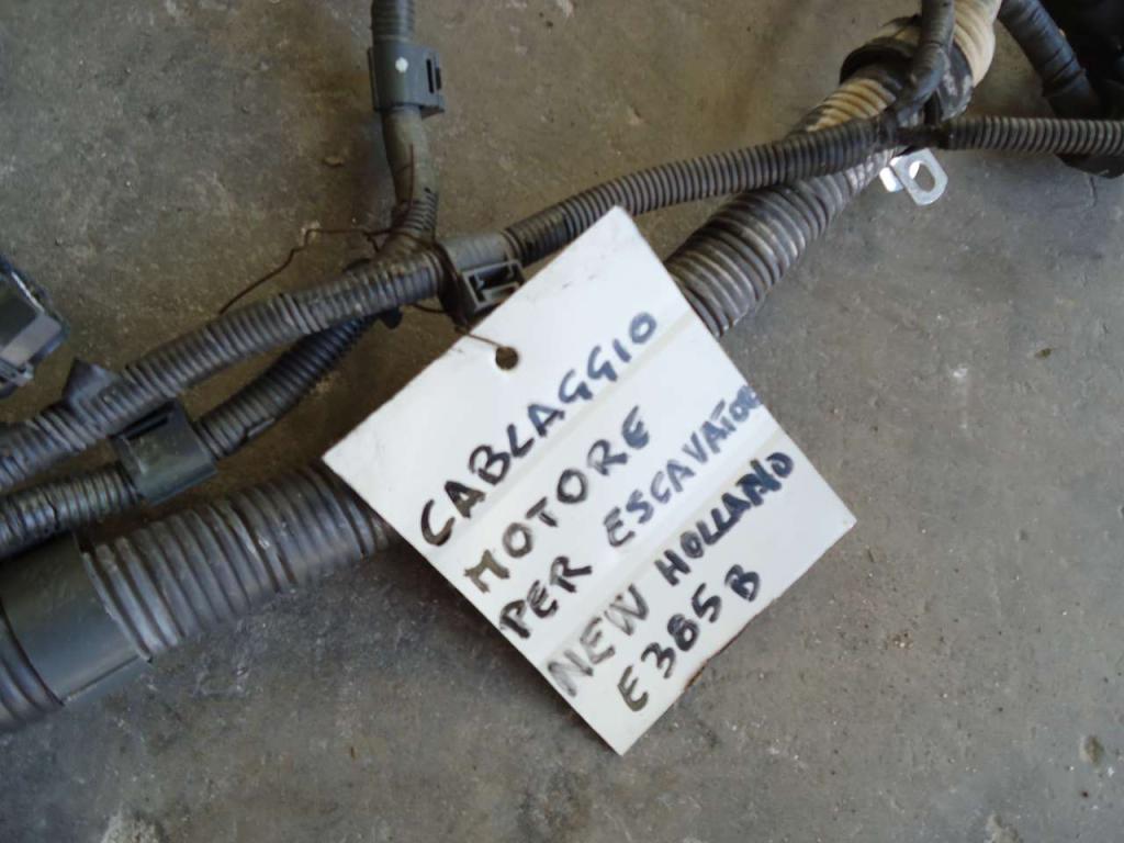 Cablaggio motore pour New Holland E385B Photo 2