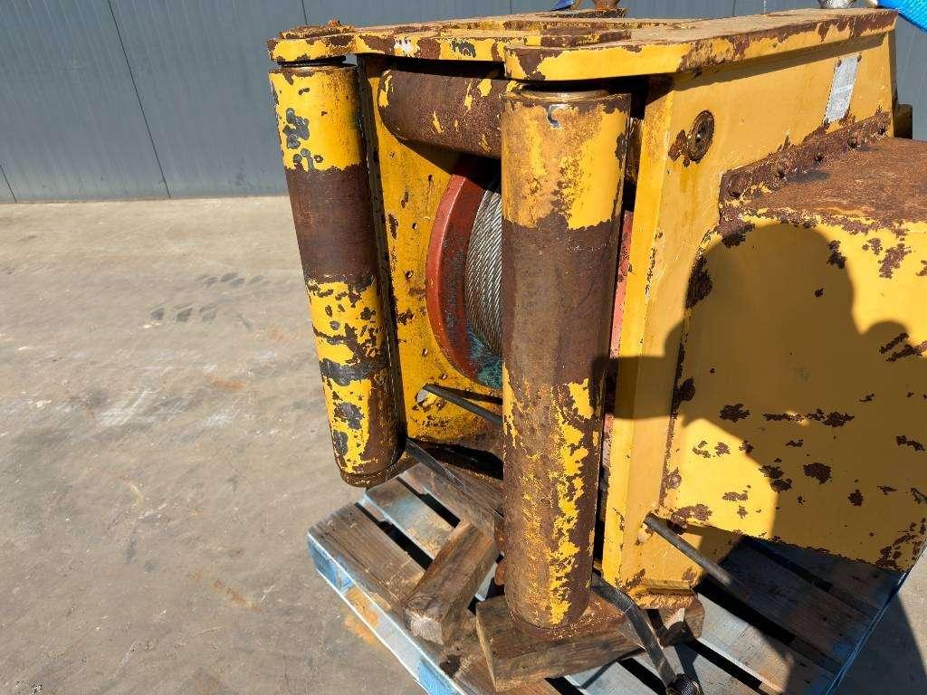 Caterpillar D6H / D6R / D6T Winch - Paccar PA110 Photo 10