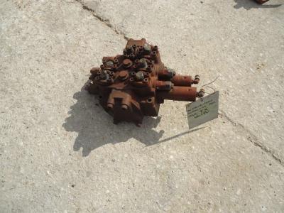 Distributeur hydraulique pour Fiat Kobelco W190 en vente par OLM 90 Srl