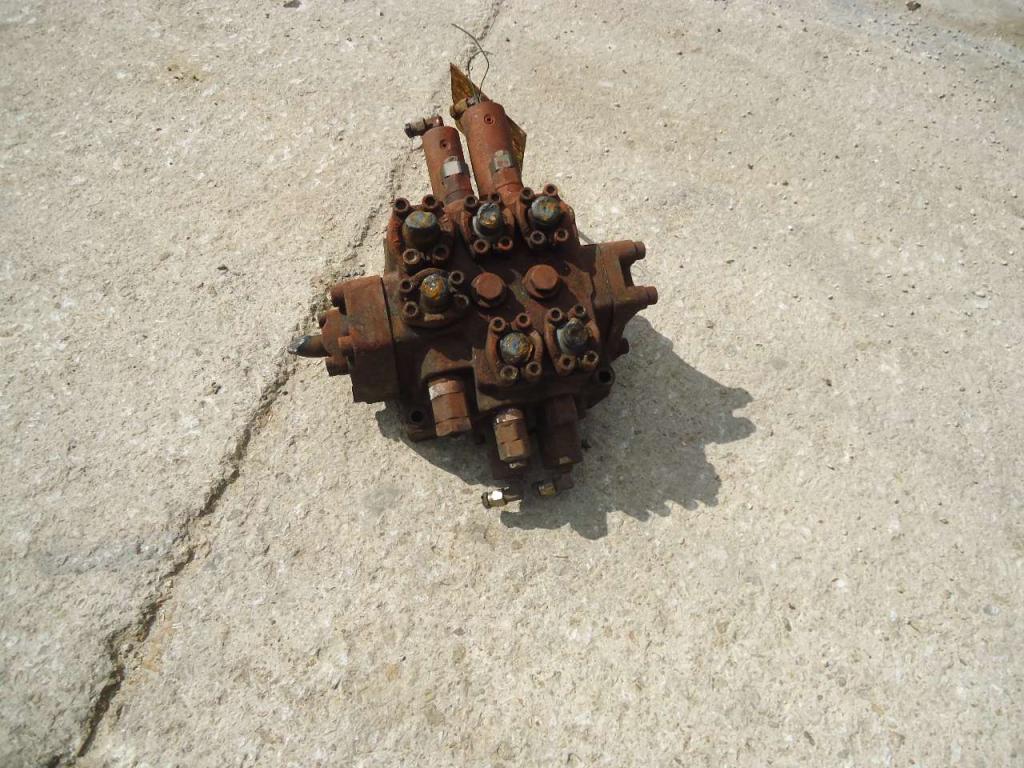 Distributeur hydraulique pour Fiat Kobelco W190 Photo 2
