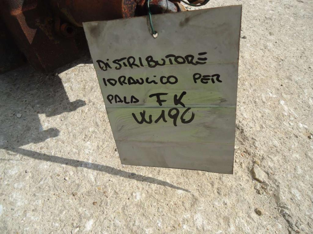 Distributeur hydraulique pour Fiat Kobelco W190 Photo 5