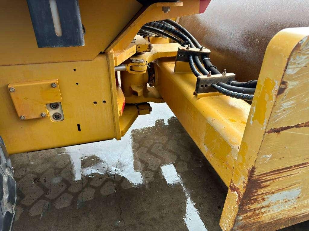 Caterpillar CS74 Photo 15