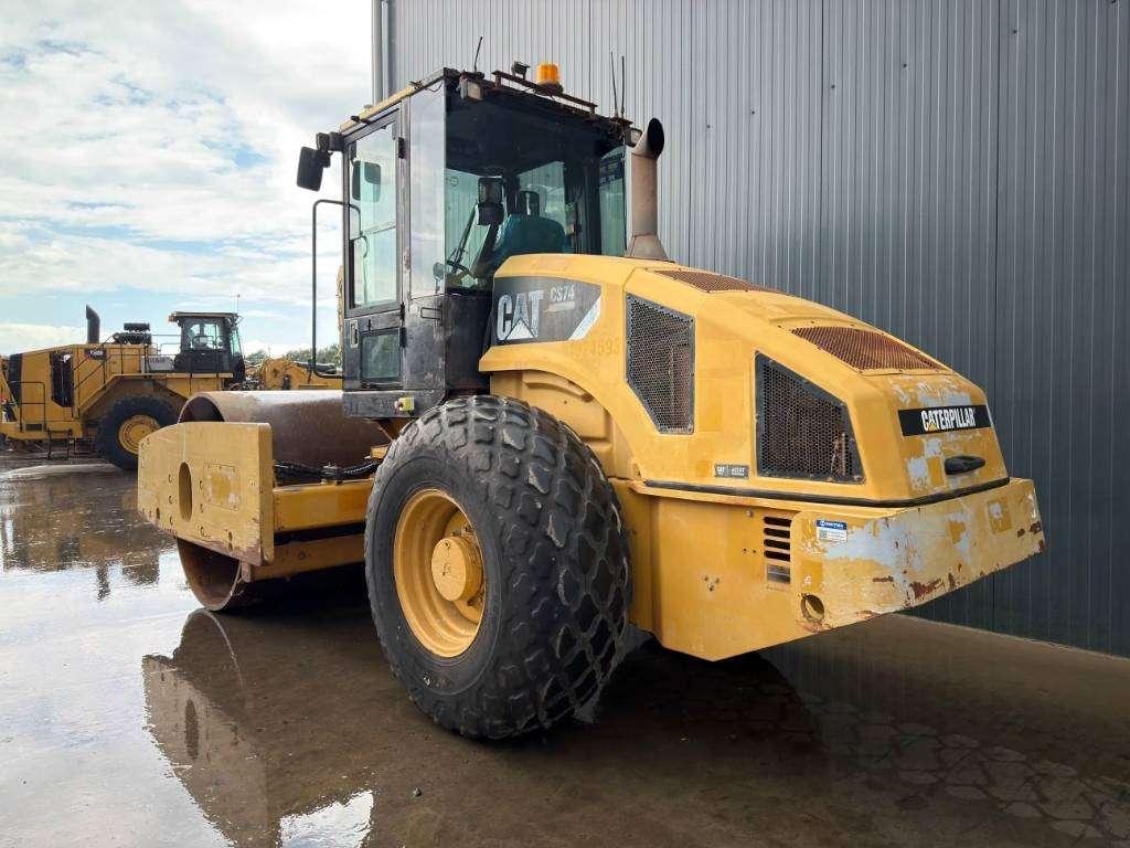 Caterpillar CS74 Photo 3