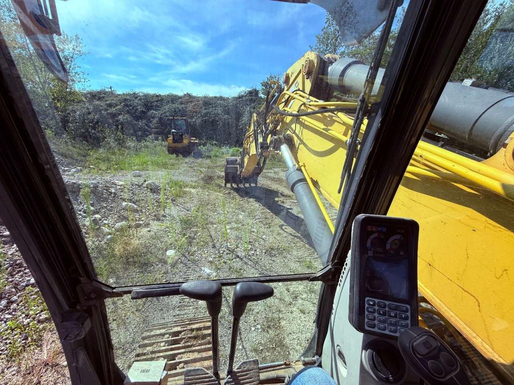New Holland E 245 C Photo 7