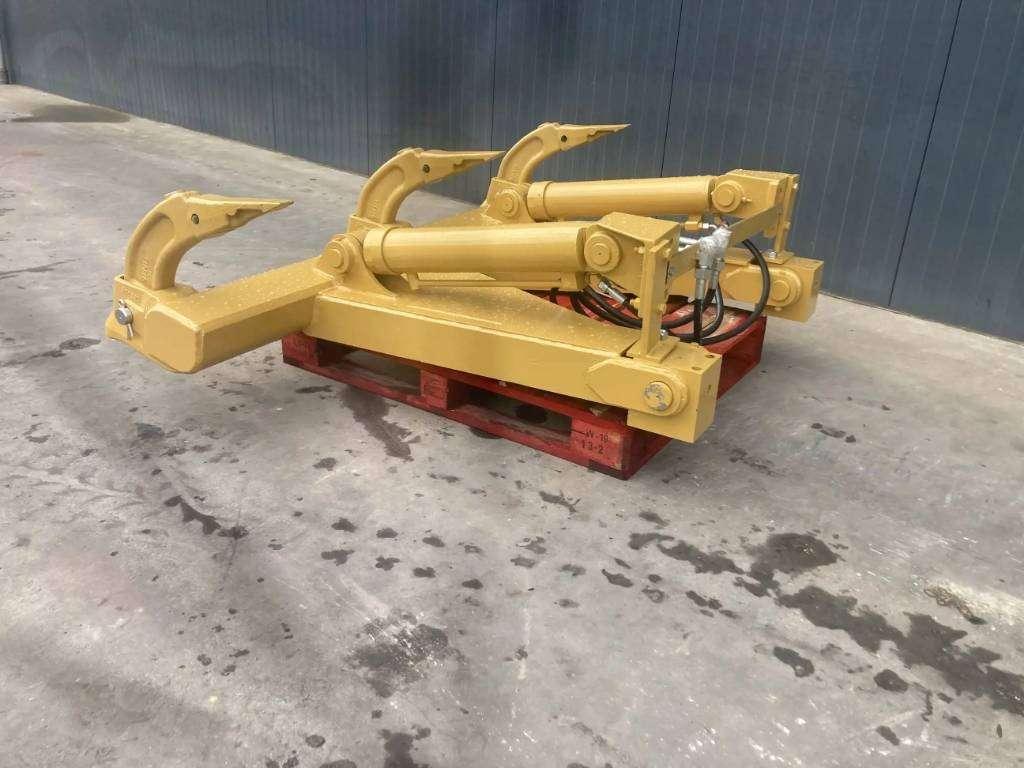 Caterpillar D4H Ripper Photo 7