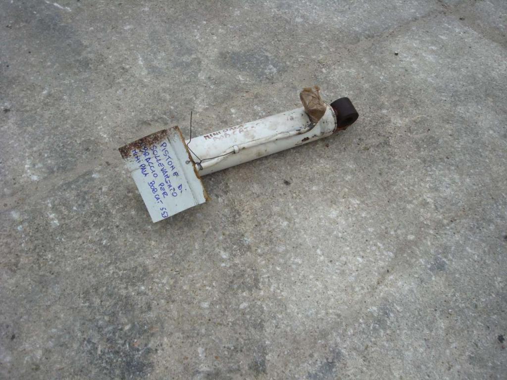 Piston de levage pour Bobcat 553 Photo 1