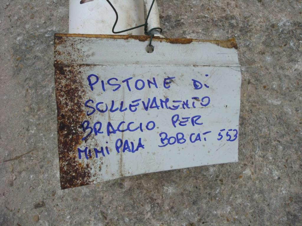 Piston de levage pour Bobcat 553 Photo 3