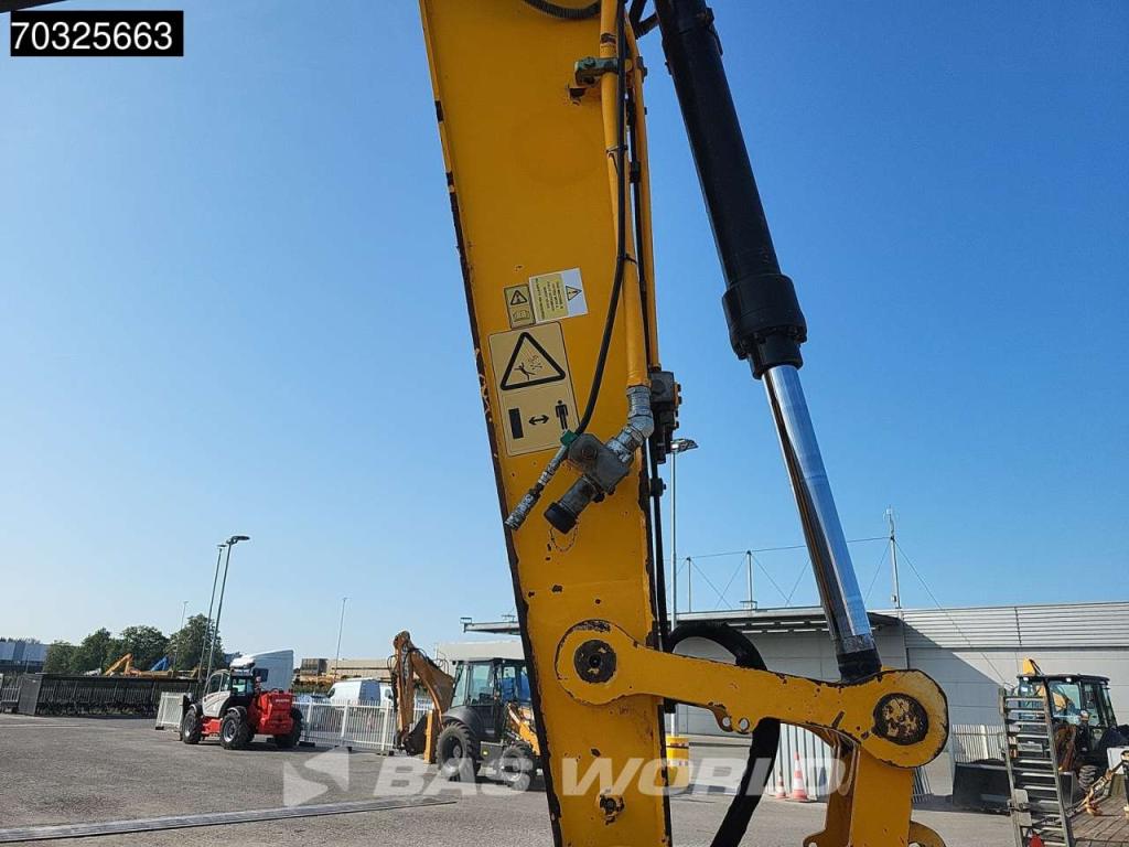 JCB JS200 W Photo 15
