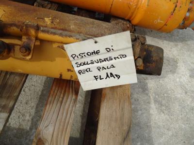 Piston de levage pour Fiat Allis FL14D en vente par OLM 90 Srl