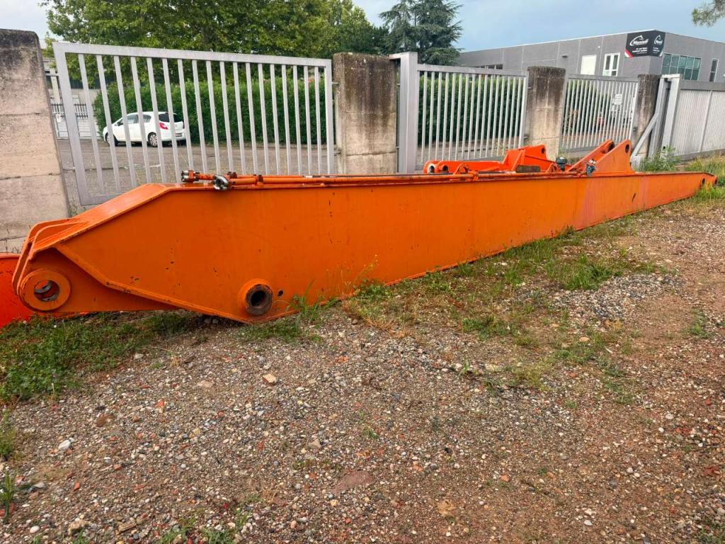 Hitachi ZX490-530 Photo 2