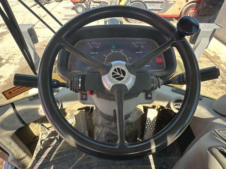 New Holland W130 Photo 18