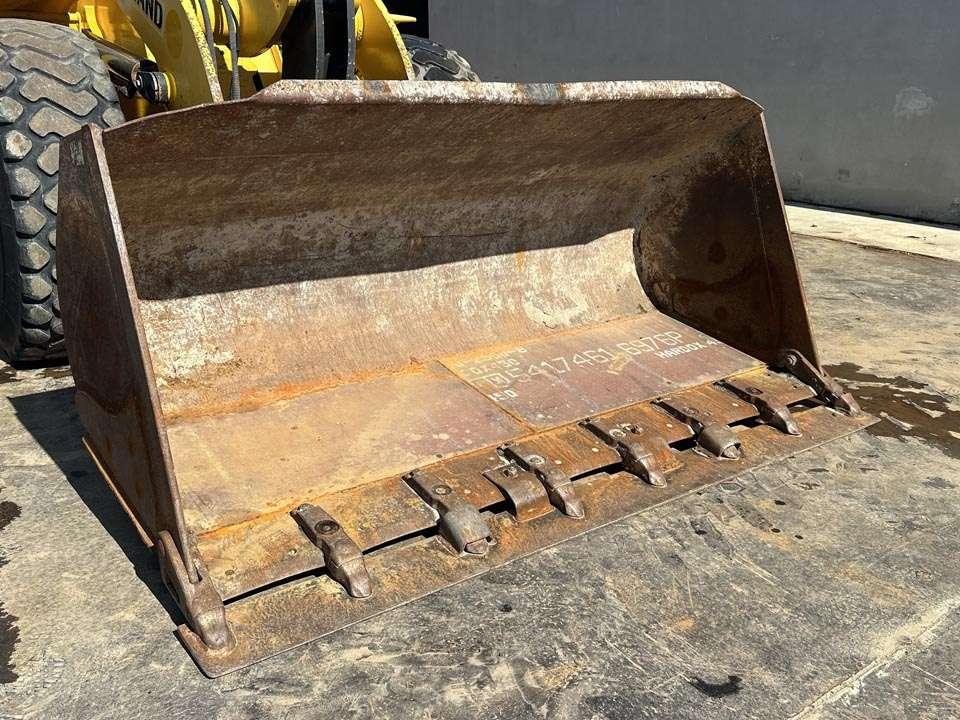New Holland W130 Photo 9