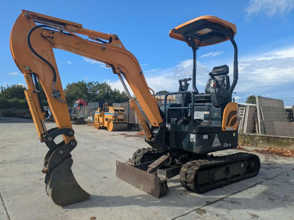 Hyundai 17Z9a Photo 1