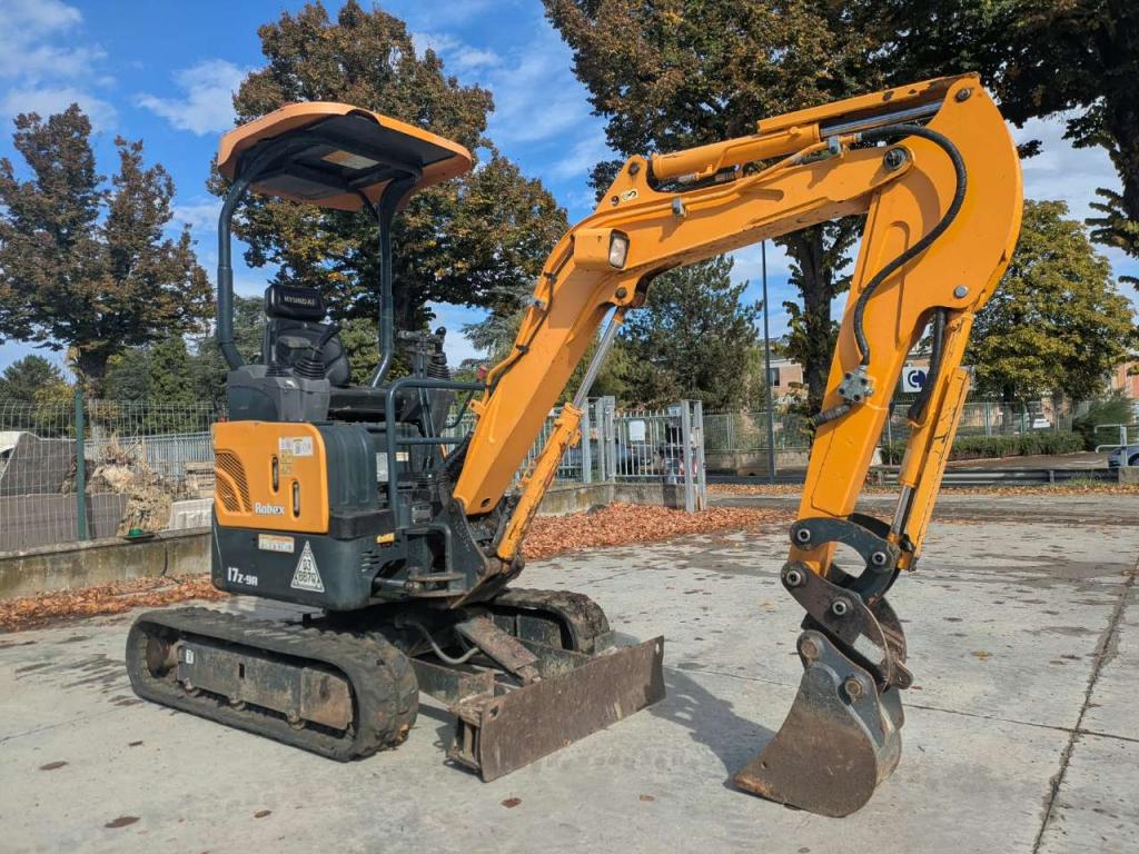 Hyundai 17Z9a Photo 4