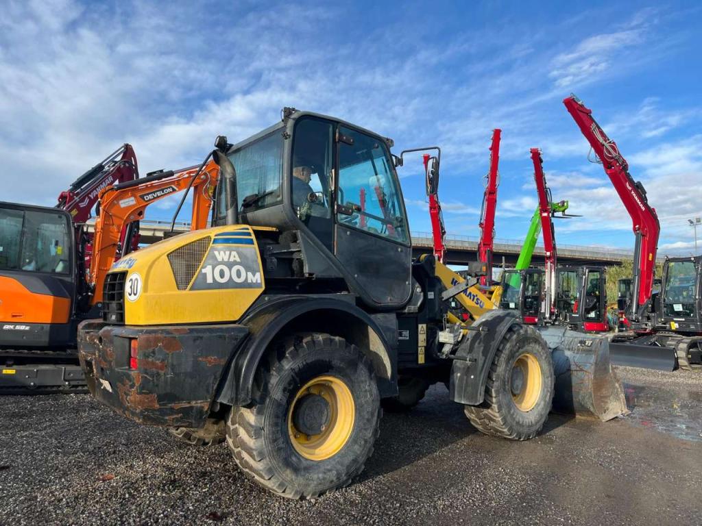 Komatsu WA100 M Photo 13