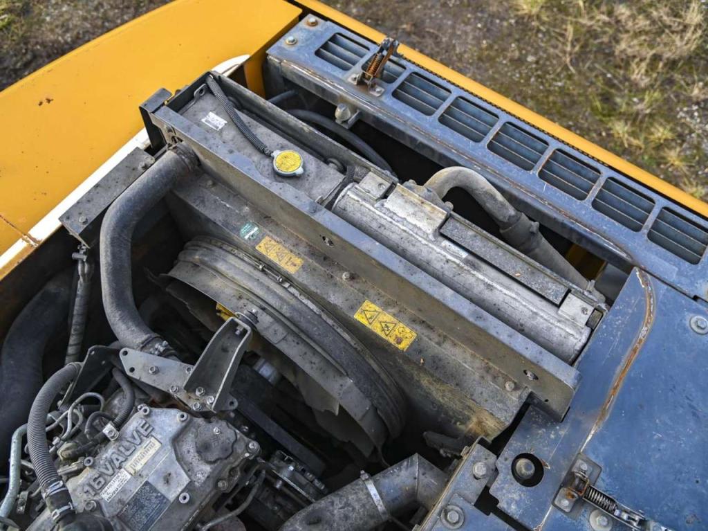 Case CX240B Photo 17